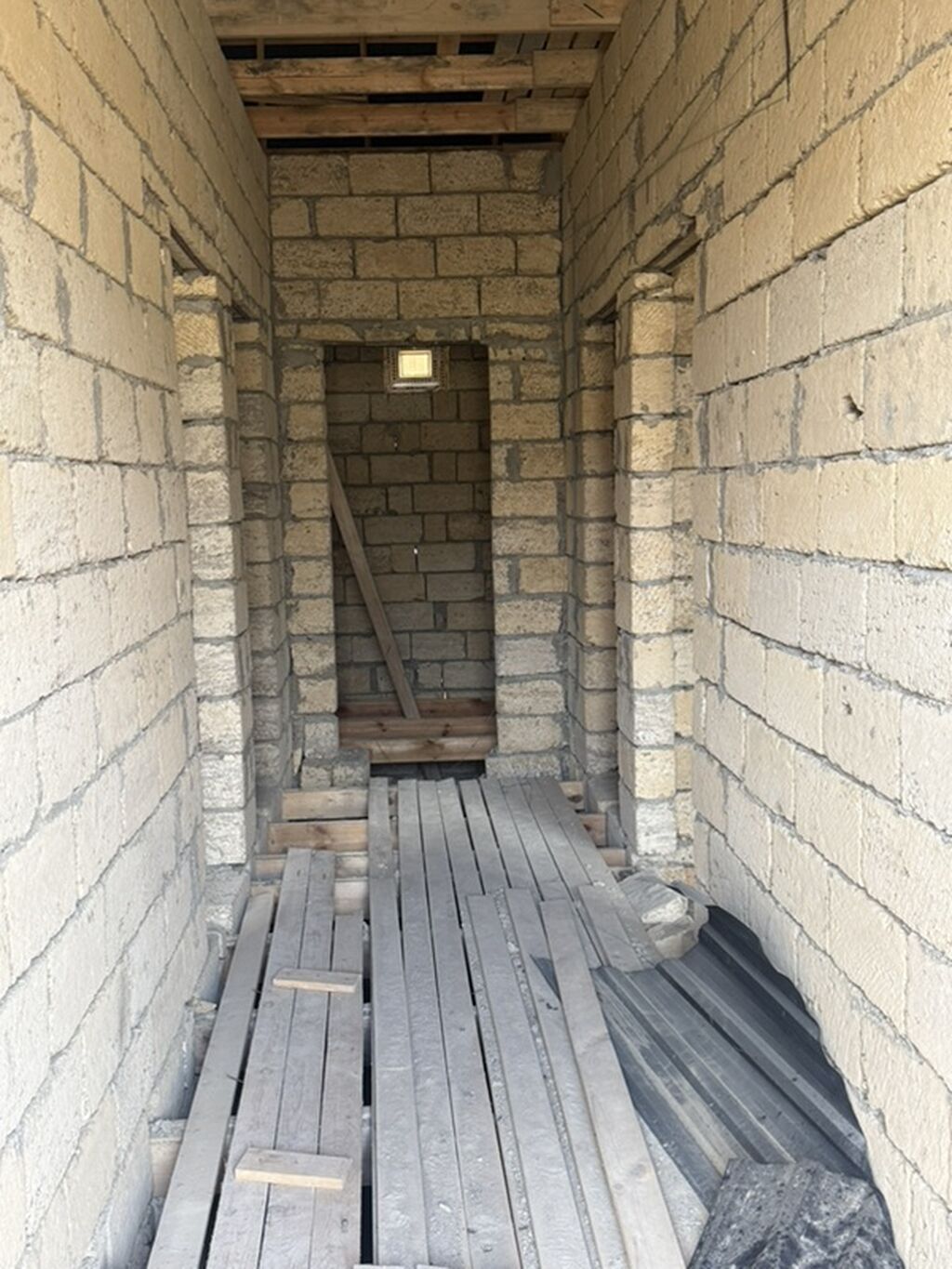 3 otaqlı, 90 kv. m, Təmirsiz