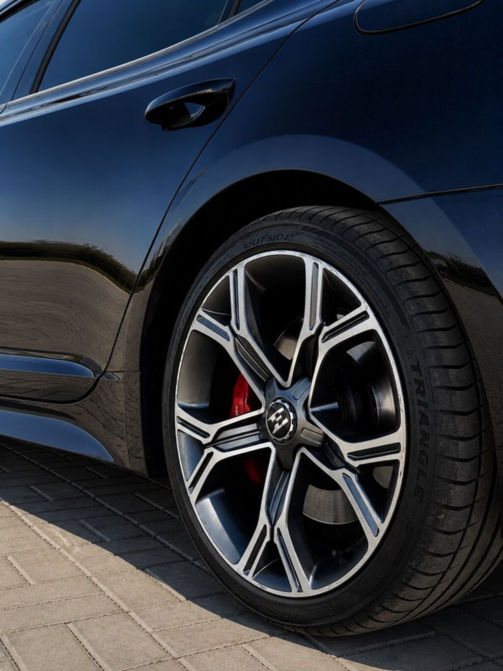Kia Stinger: 2018 г., 3.3 л, Автомат, Бензин, Фастбек: фото 6