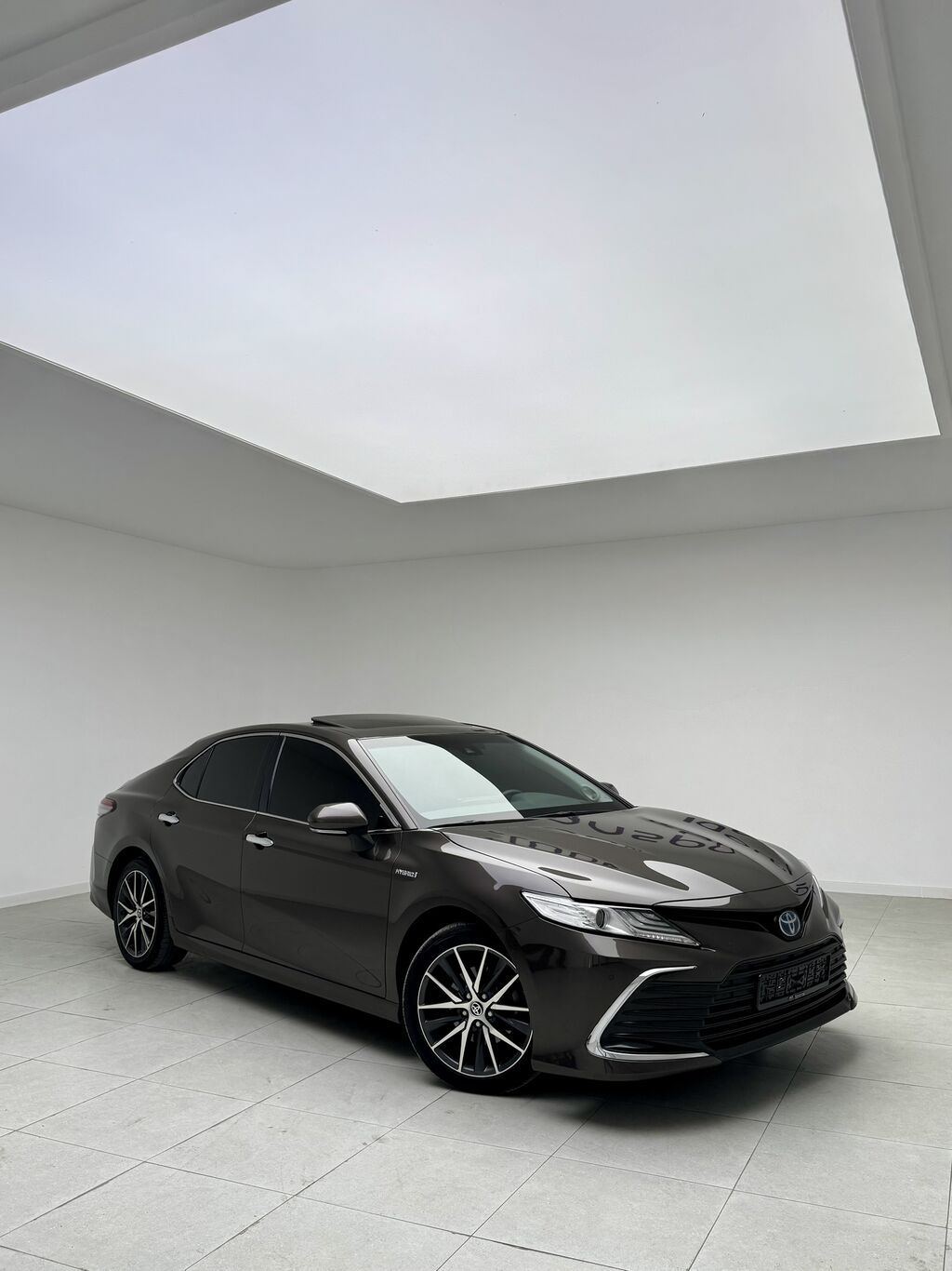 Toyota Camry: 2022 г., 2.5 л, Автомат, Гибрид, Седан: фото 3