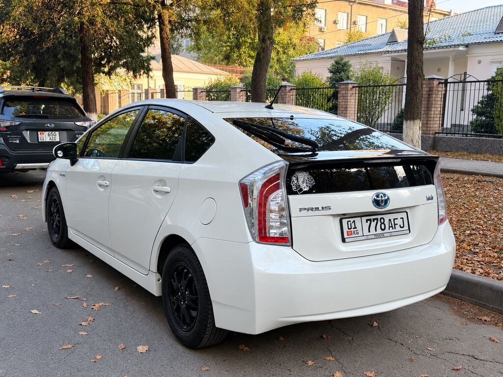 Toyota Prius: 2015 г., 1.8 л, Вариатор, Гибрид, Хэтчбэк: фото 6