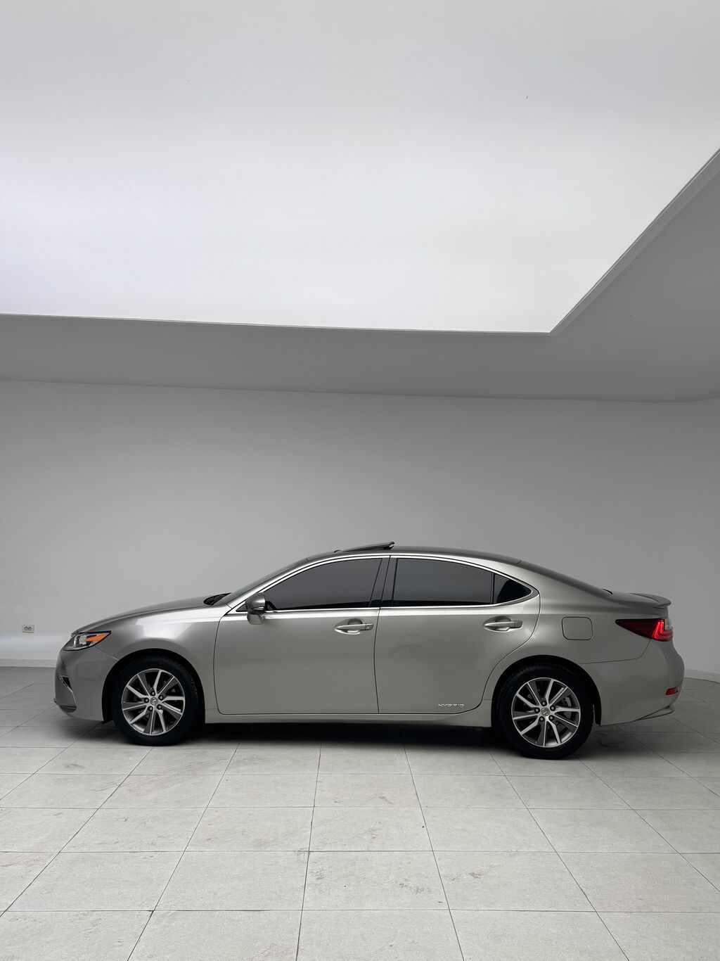 Lexus ES: 2016 г., 2.5 л, Автомат, Гибрид, Седан: фото 4