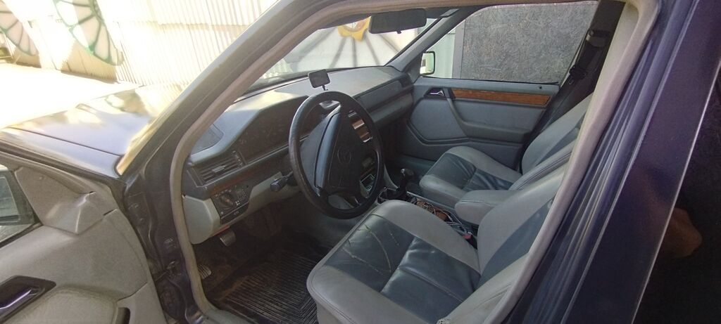 Mercedes-Benz W124: 1992 г., 2.2 л, Механика, Бензин, Седан: фото 8
