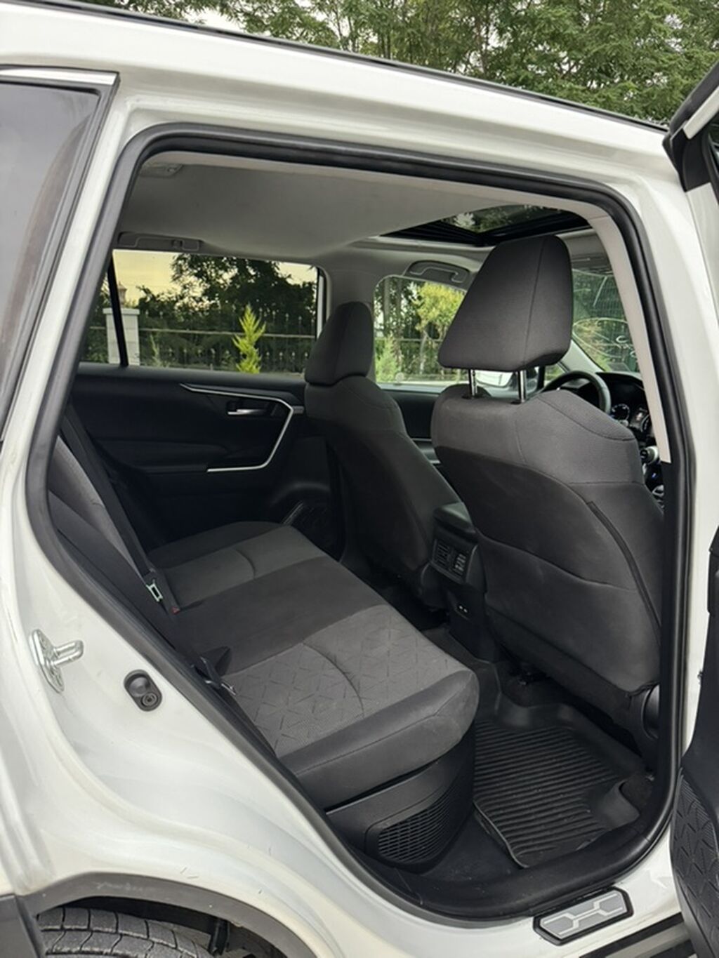 Toyota RAV4: 2021 г., 2.5 л, Вариатор, Гибрид, Кроссовер: фото 7