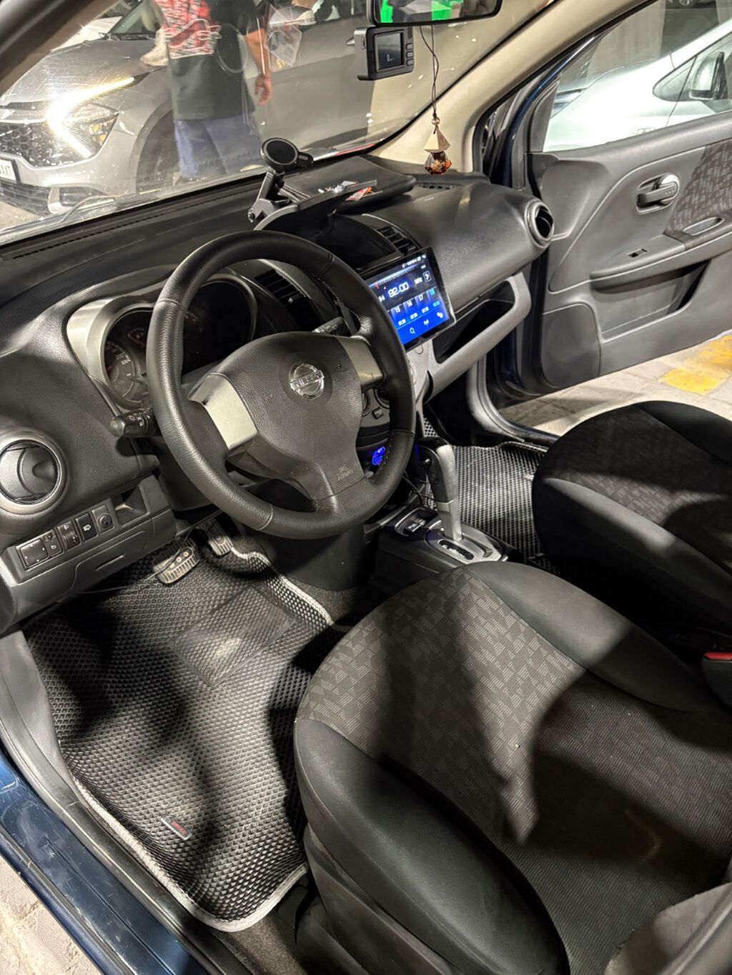 Nissan Note: 2006 г., 1.6 л, Автомат, Бензин, Хэтчбэк: фото 3