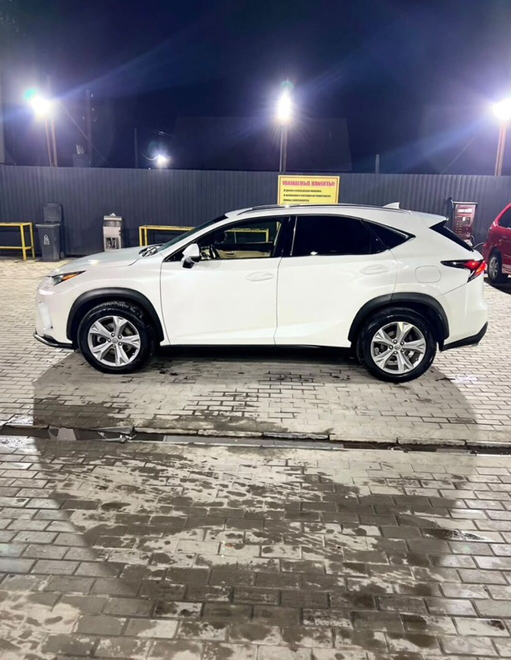 Lexus NX: 2017 г., 2 л, Автомат, Бензин, Кроссовер: фото 4