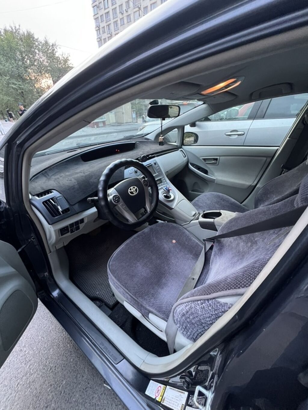 Toyota Prius: 2013 г., 1.8 л, Вариатор, Гибрид, Хэтчбэк: фото 4