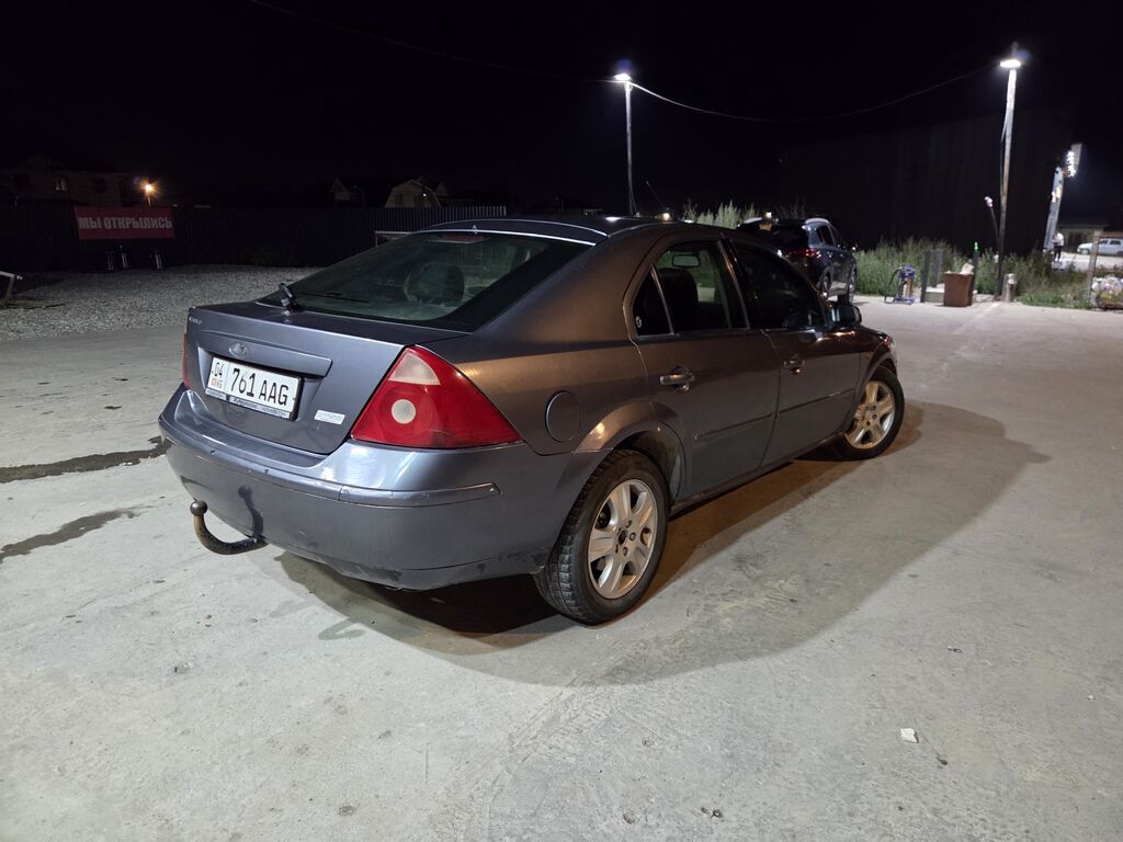 Ford Mondeo: 2002 г., 2 л, Механика, Бензин, Лифтбек: фото 3