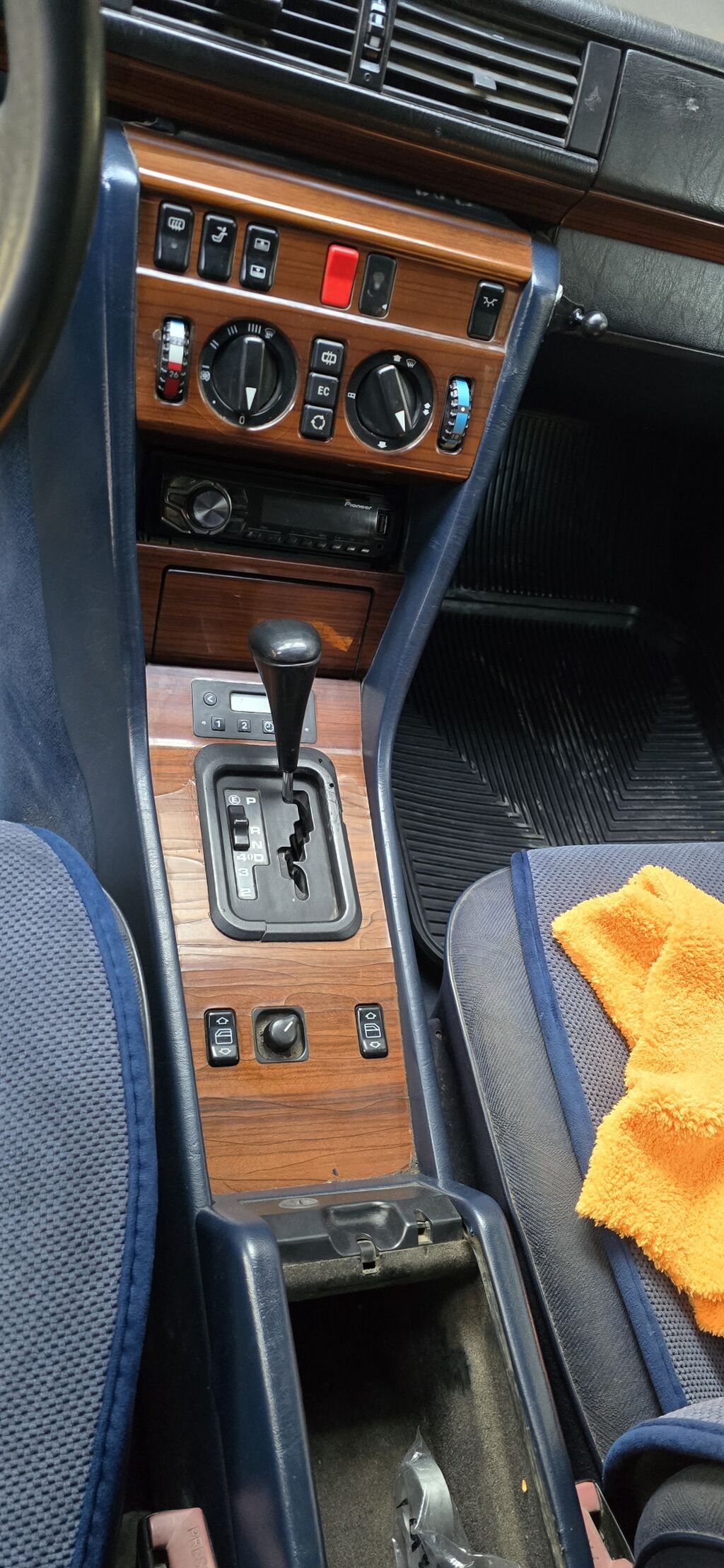 Mercedes-Benz W124: 1993 г., 3.2 л, Автомат, Бензин, Седан: фото 6