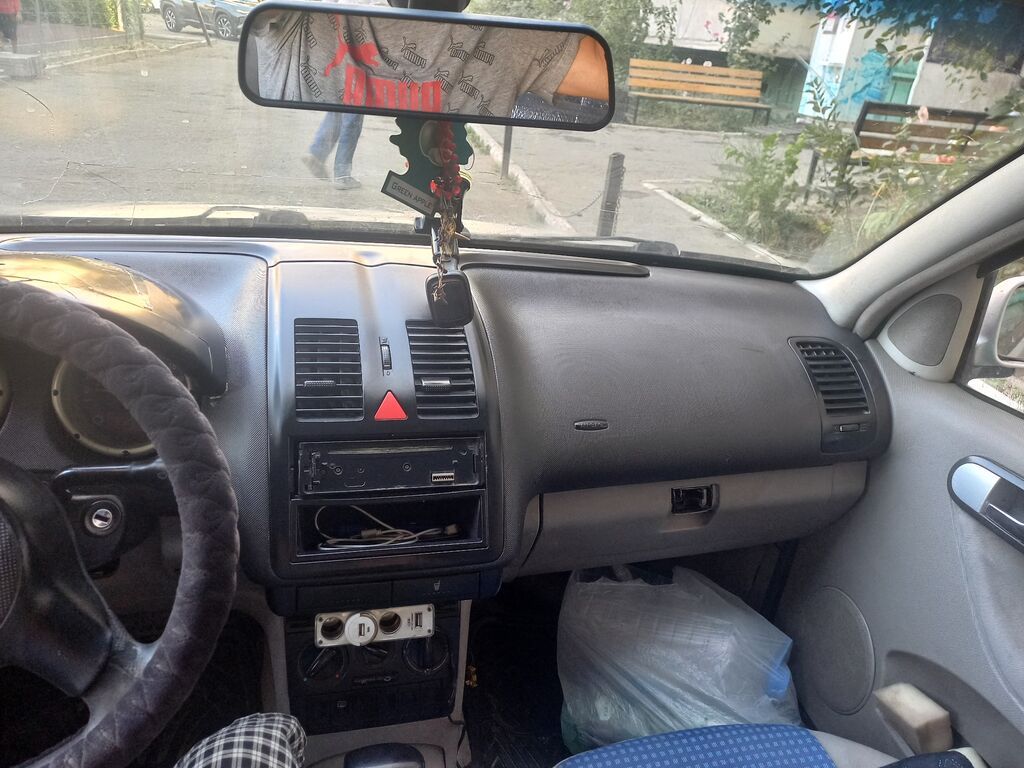 Volkswagen Polo: 2000 г., 1.4 л, Автомат, Хэтчбэк: фото 6