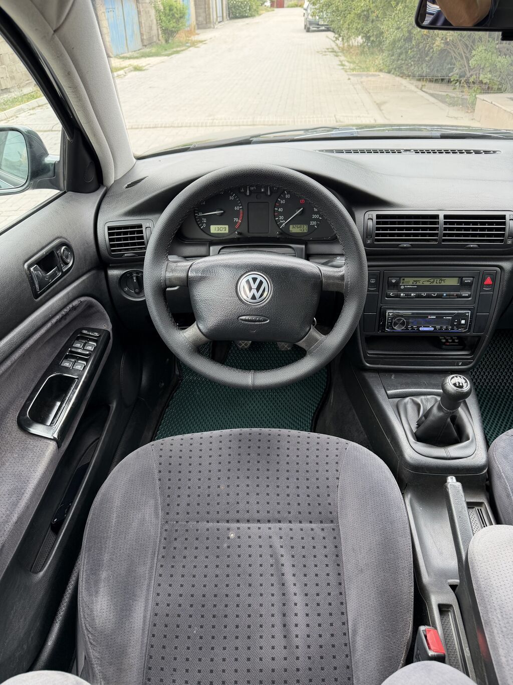 Volkswagen Passat: 1998 г., 1.6 л, Механика, Бензин, Седан: фото 8