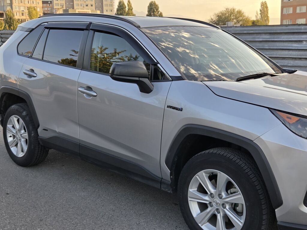 Toyota RAV4: 2020 г., 2.5 л, Автомат, Гибрид, Кроссовер: фото 3