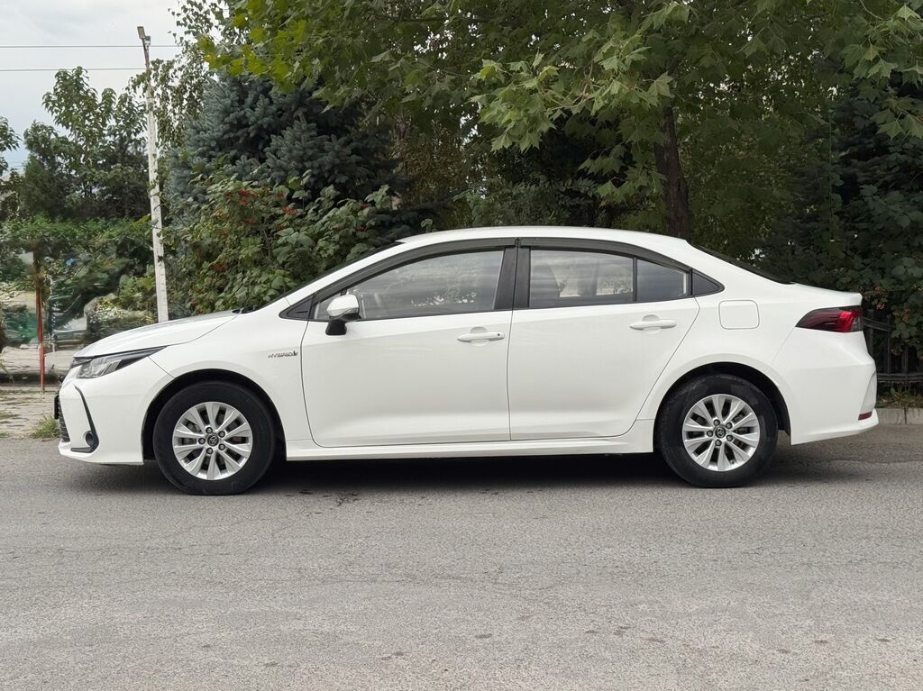 Toyota Corolla: 2021 г., 1.8 л, Вариатор, Гибрид, Седан: фото 3