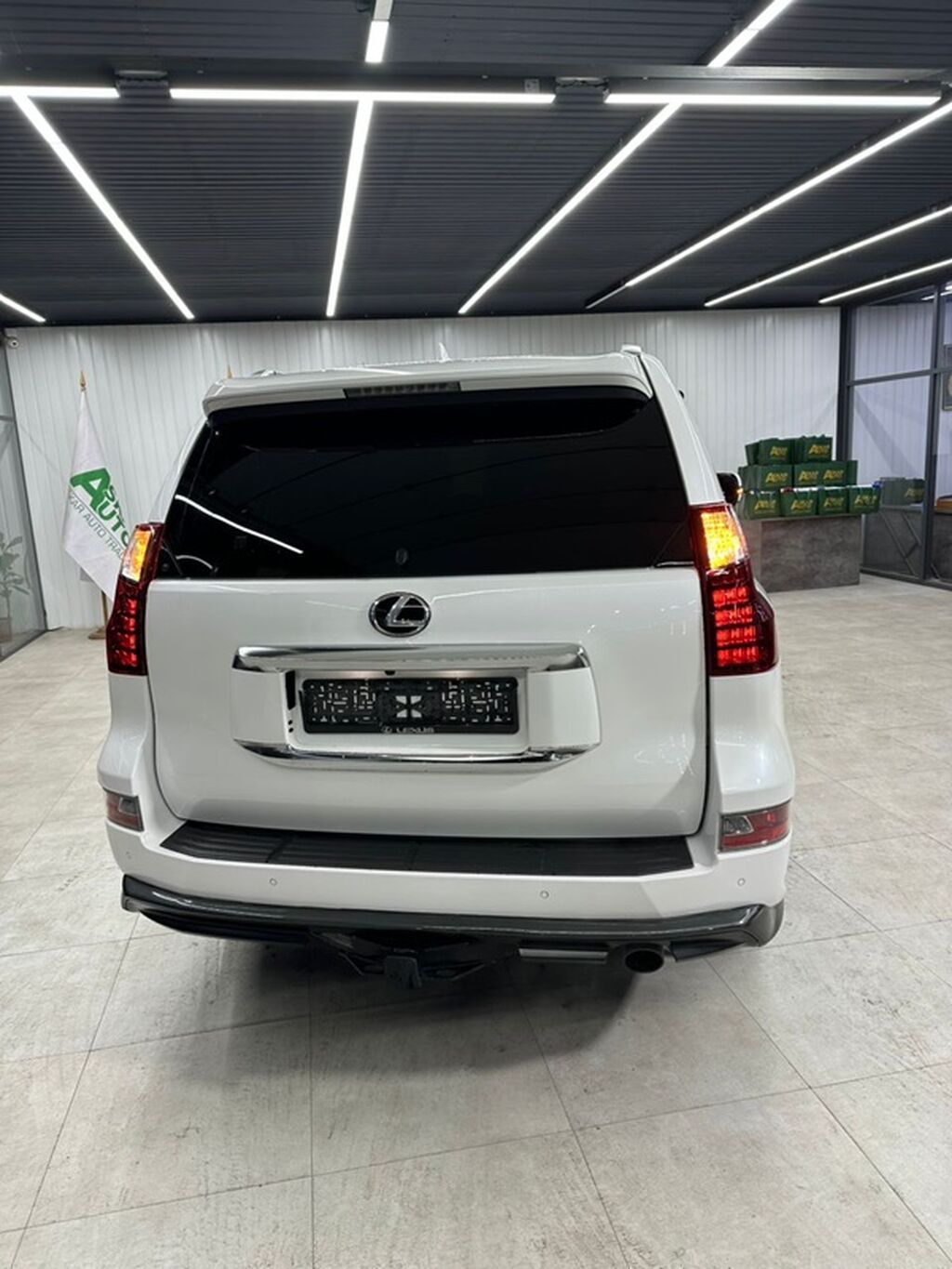 Lexus GX: 2020 г., 4.6 л, Бензин, Внедорожник: фото 2