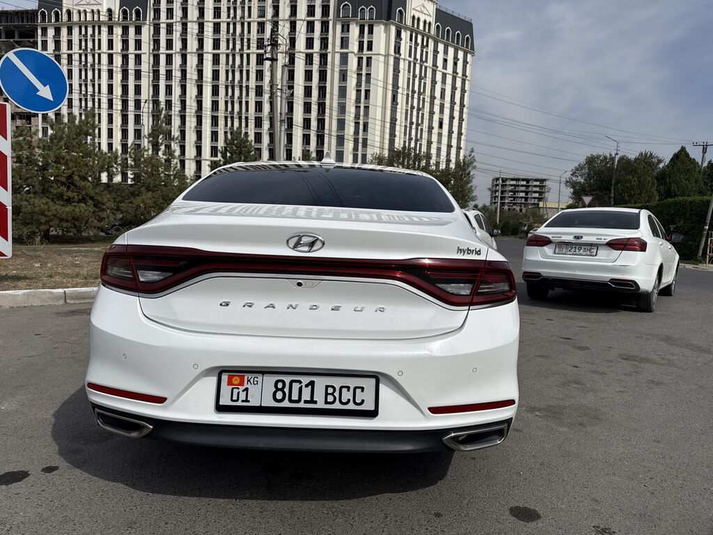 Hyundai Grandeur: 2019 г., 2.4 л, Автомат, Гибрид, Седан: фото 2
