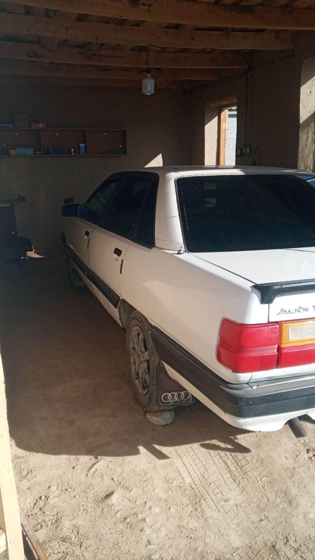 Audi 100: 1990 г., 2 л, Механика, Бензин, Седан: фото 4