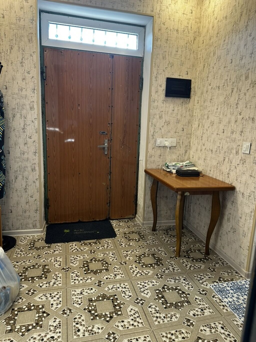 3 otaqlı, 95 kv. m, Təmirsiz