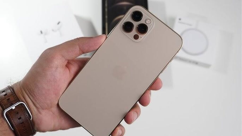 IPhone 12 Pro, Б/у, 128 ГБ, Золотой, Защитное стекло, Коробка — фото 4