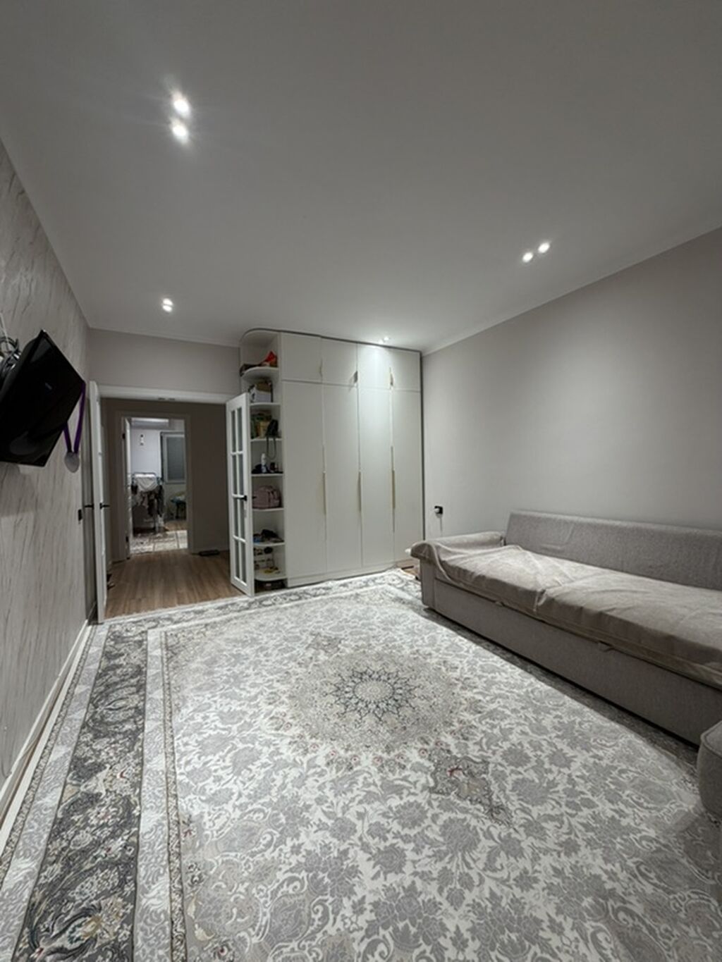 2 комнаты, 49 м², 10 мкр 105 серия, 1 этаж, Свежий ремонт: фото 3