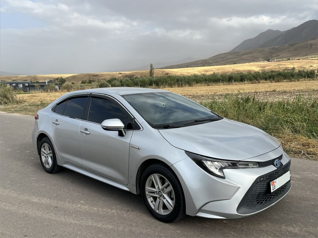 Toyota Corolla: 2020 г., 1.8 л, Вариатор, Гибрид, Седан: фото 2