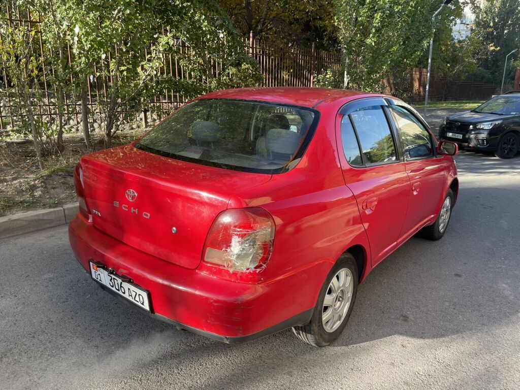 Toyota Echo: 2001 г., 1.5 л, Автомат, Бензин, Седан: фото 4
