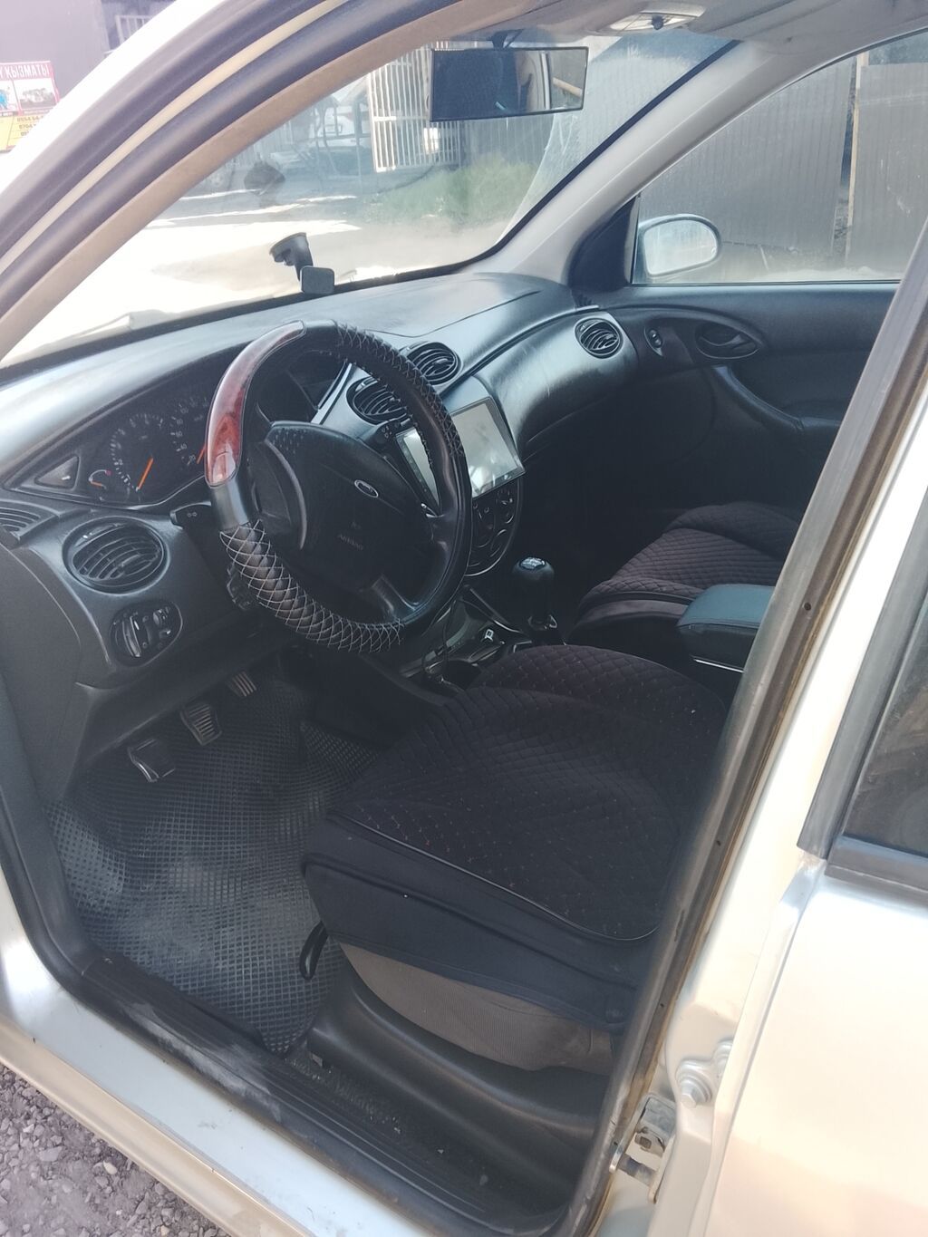 Ford Focus хэтчбек, серебристый, 5 дверей. Основные характеристики: -: фото 3