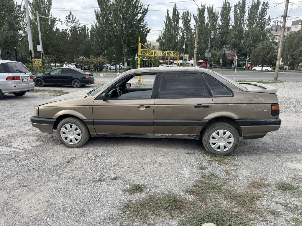 Volkswagen Passat: 1990 г., 1.8 л, Механика, Бензин, Седан: фото 8