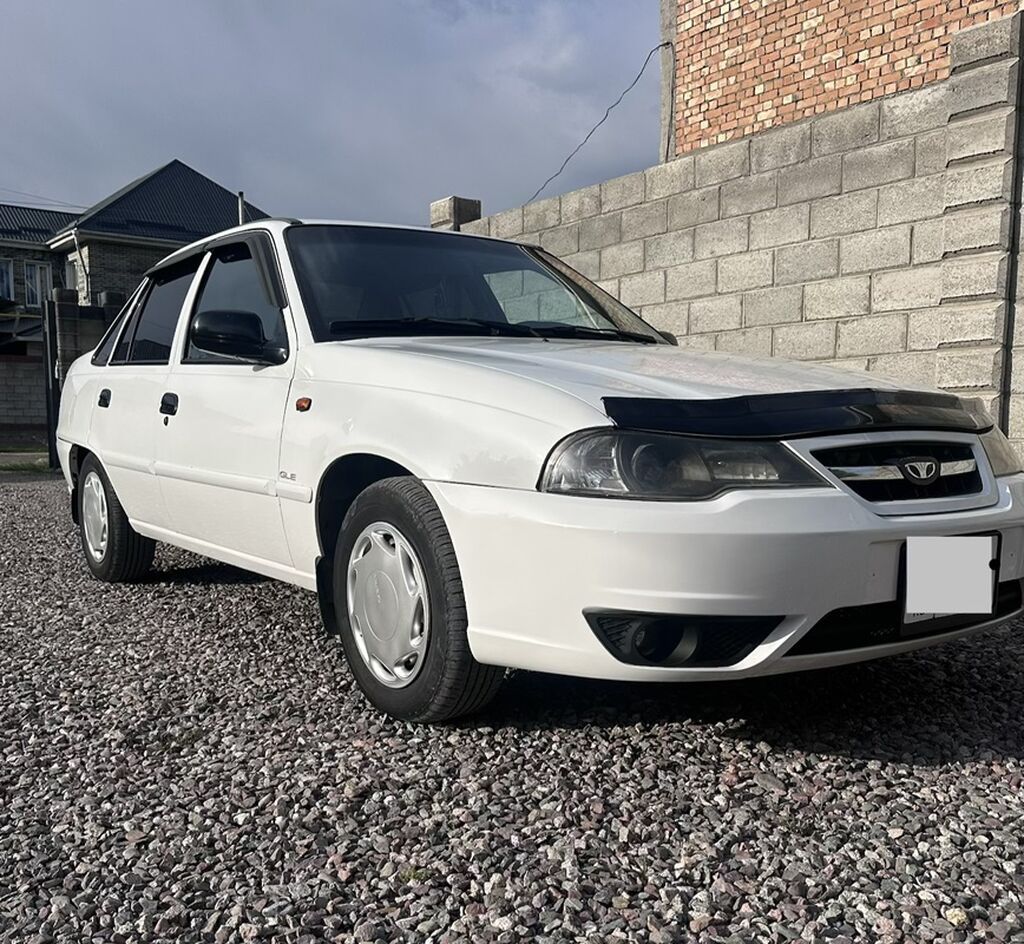 Daewoo Nexia: 2009 г., 1.5 л, Механика, Бензин, Седан: фото 2
