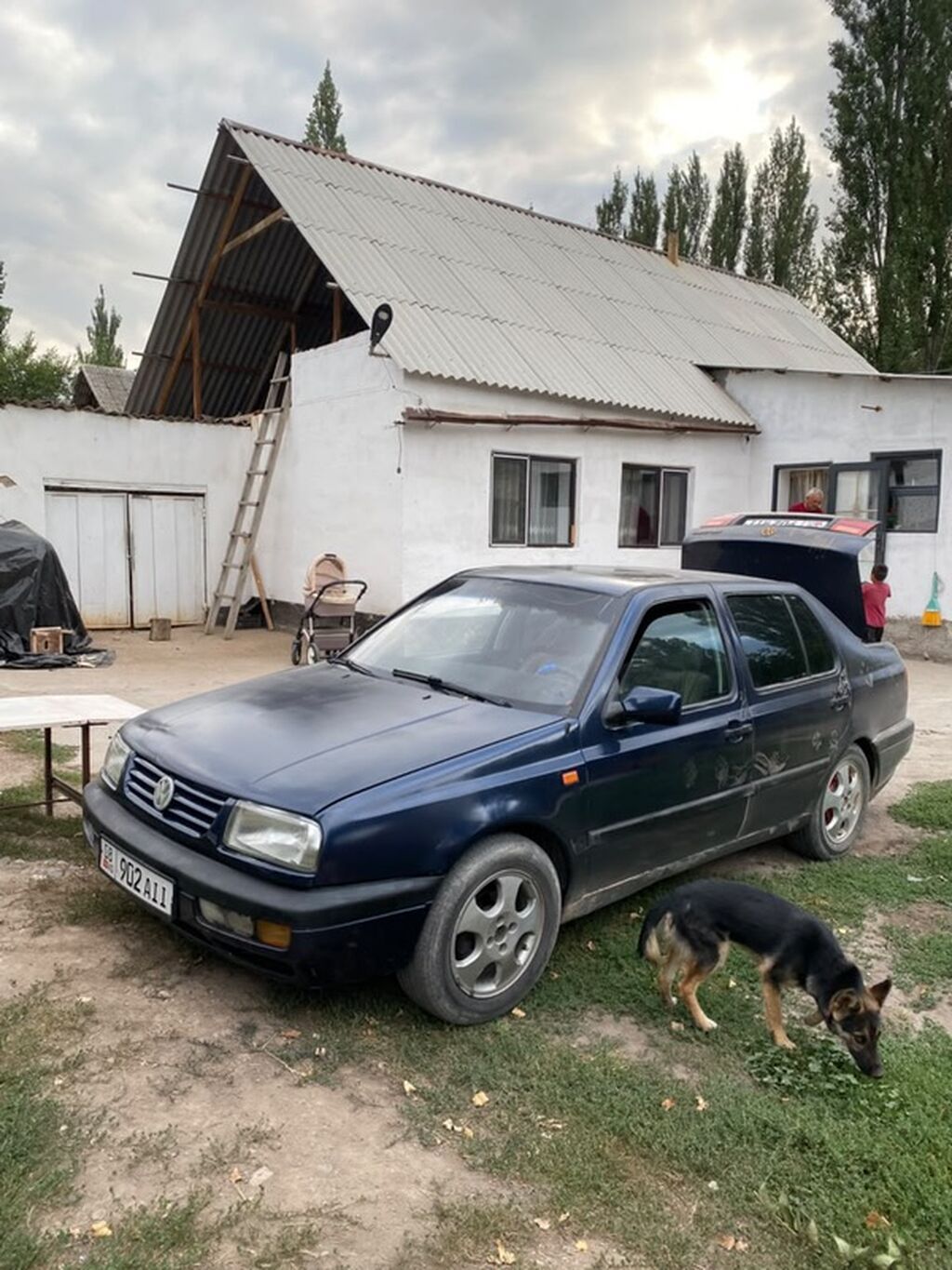 Volkswagen Vento: 1992 г., 1.8 л, Механика, Бензин, Седан: фото 5