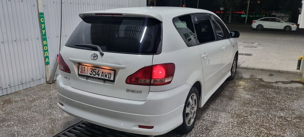 Toyota Ipsum: 2002 г., 2.4 л, Автомат, Бензин, Минивэн: фото 3