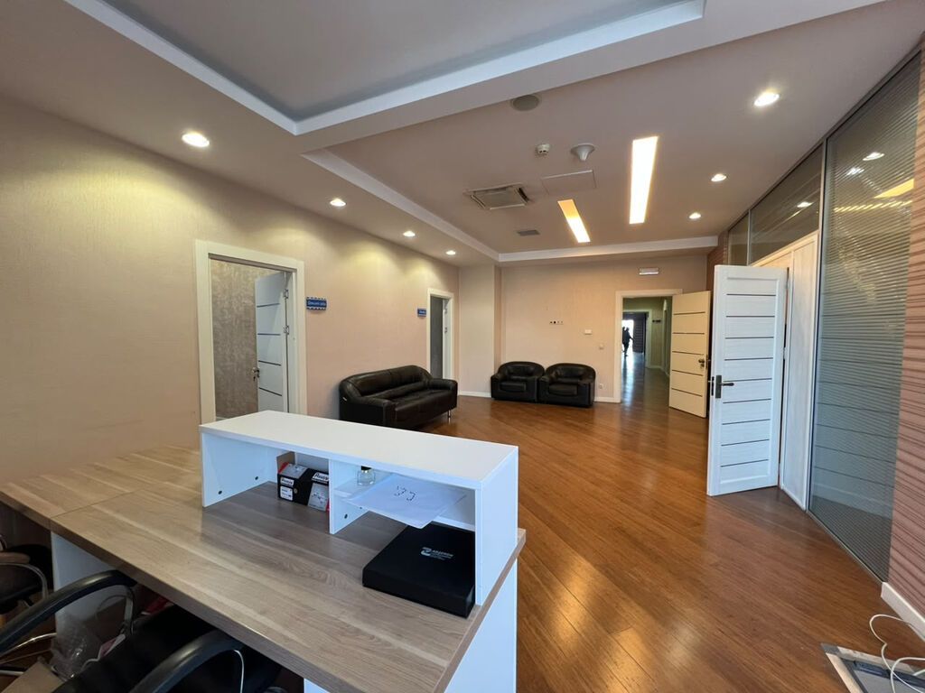 BİZNES MƏRKƏZİNDƏ OFİSLƏR İCARƏYƏ VERİLİR Əlverişli biznes mərkəzində