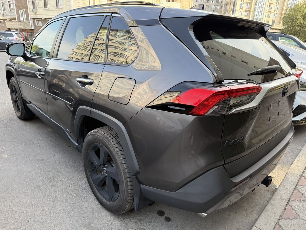 Toyota RAV4: 2021 г., 2.5 л, Автомат, Гибрид, Кроссовер: фото 4