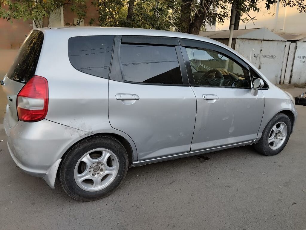 Honda Fit: 2002 г., 1.3 л, Вариатор, Бензин, Хэтчбэк: фото 5