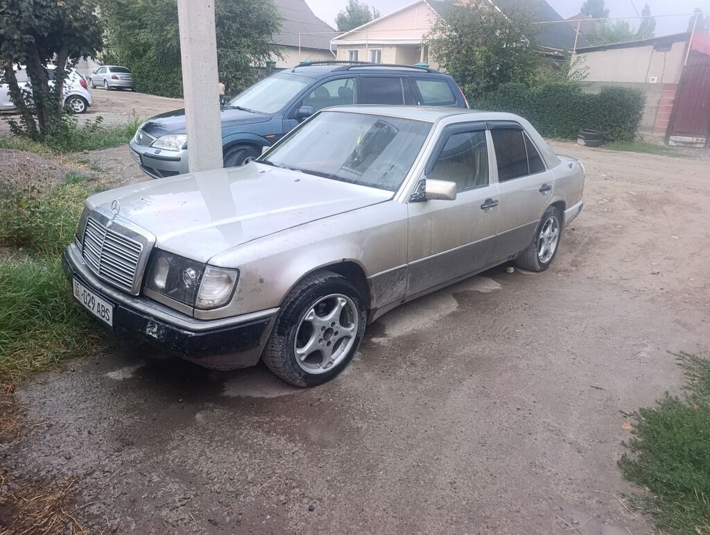 Mercedes-Benz W124: 1990 г., Седан: фото 2