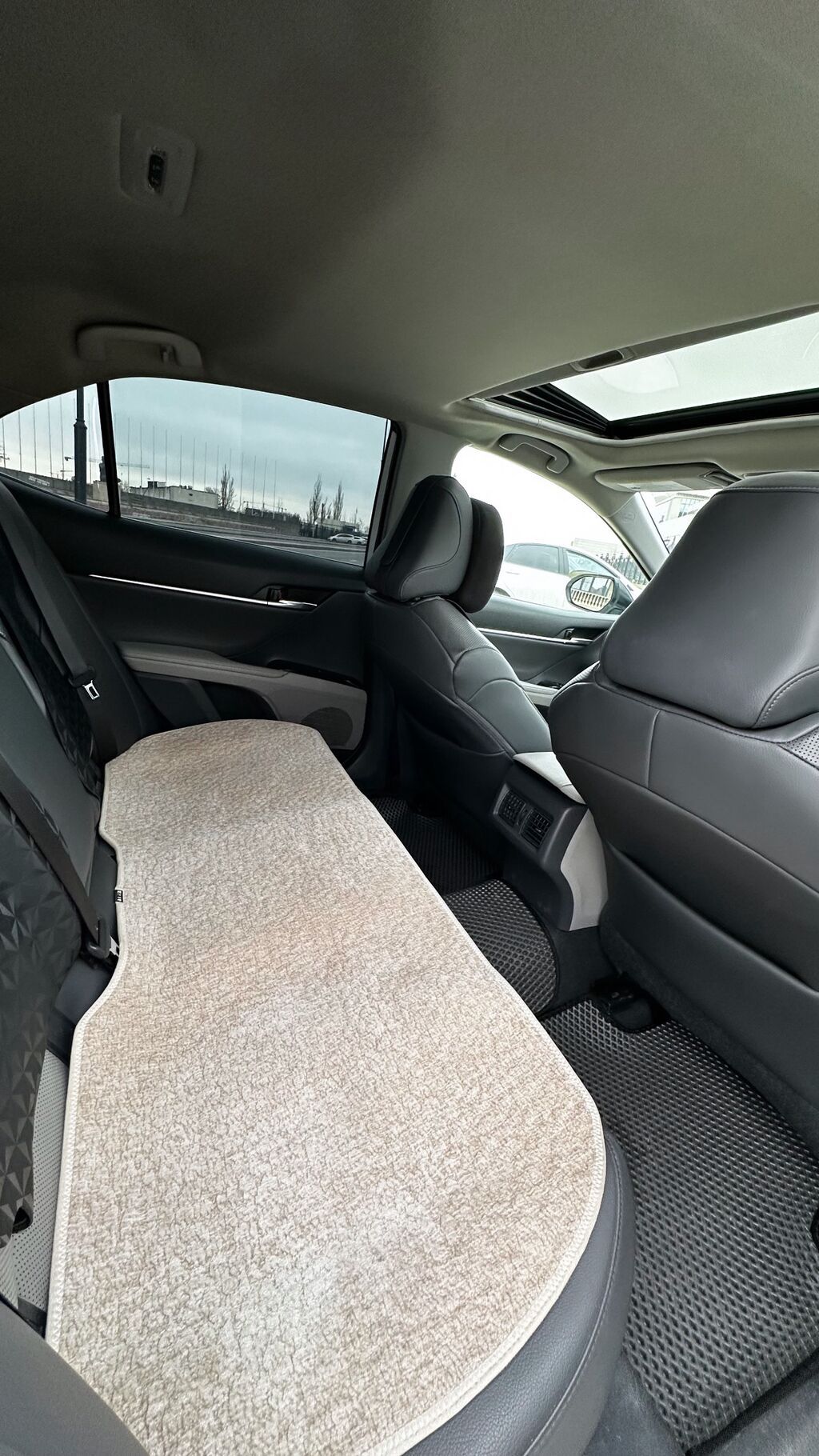 Toyota Camry: 2020 г., 2.5 л, Автомат, Гибрид, Седан: фото 8