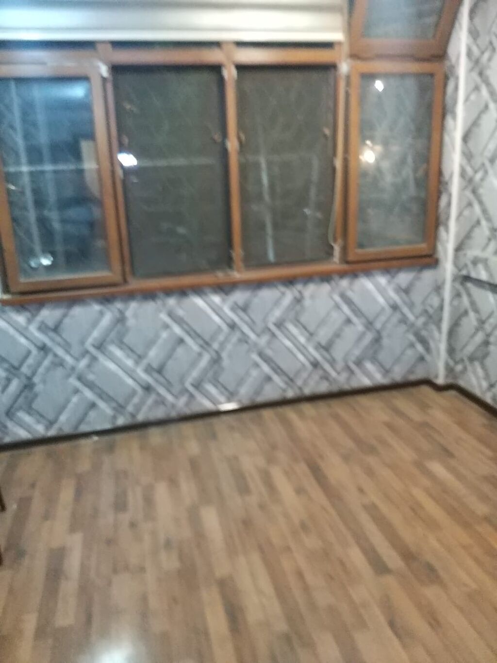 Azadliq prospekti metrosundan 10 deqiqelik mesafede 99 sayli mektebin