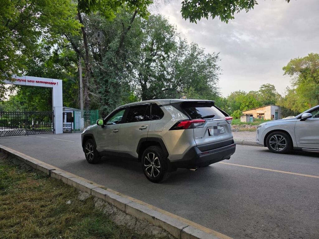 Toyota RAV4: 2022 г., 2.5 л, Автомат, Бензин, Кроссовер: фото 8