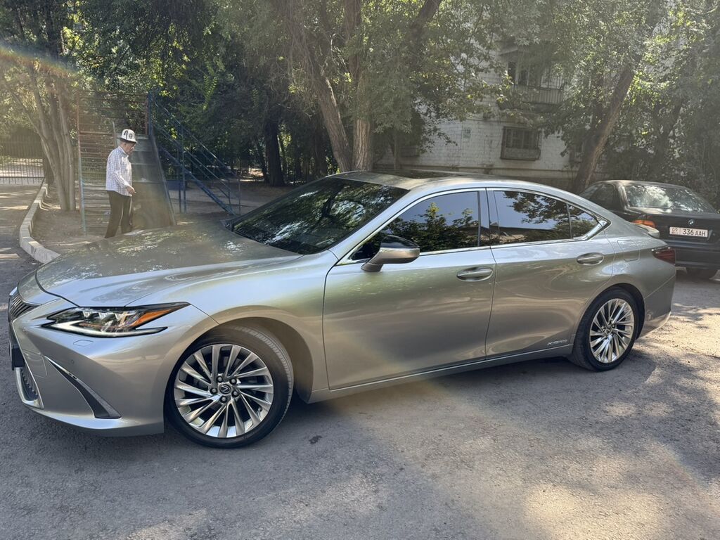 Lexus ES: 2019 г., 2.5 л, Автомат, Гибрид, Седан: фото 3