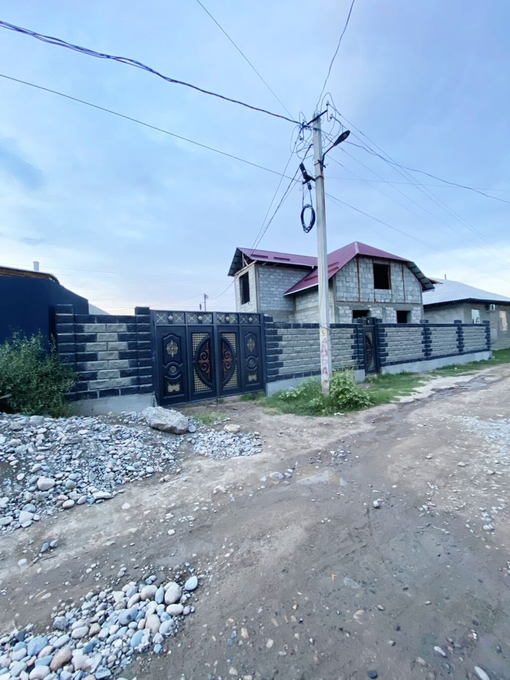 Продаётся капитальный дом с участком, огороженный высоким декоративным: фото 4