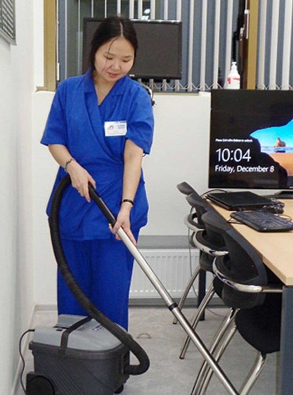 Уборщица пансионата. Уборщицы метрополитена. Уборщица на приморской в спб. Уборщица на приморской в спб. Работа уборщицей в спб вечерняя с хорошей зарплатой.