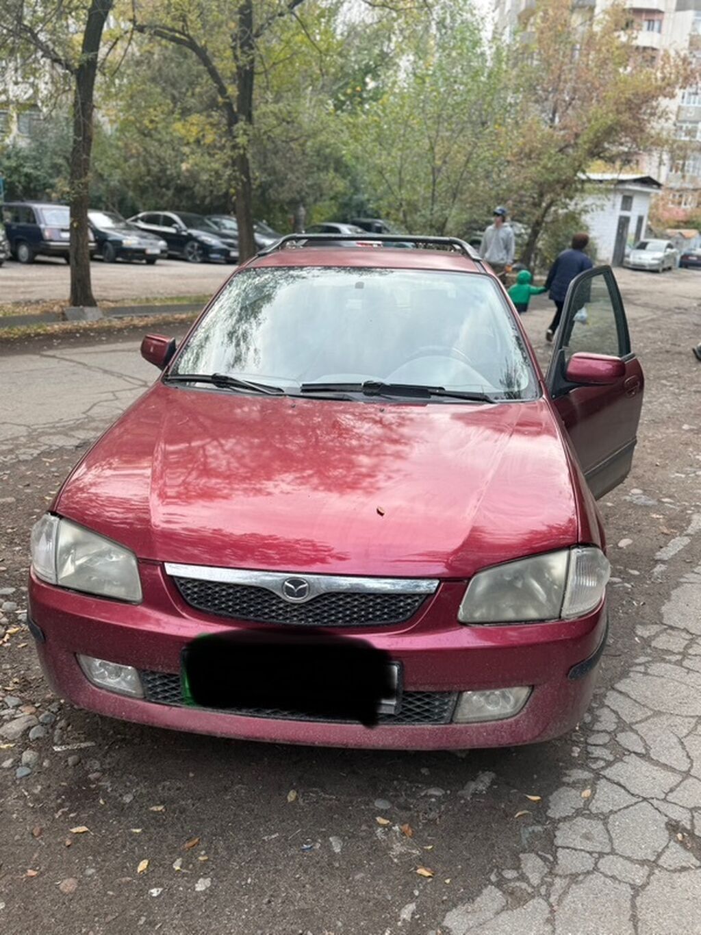 Mazda 323: 2000 г., 1.5 л, Механика, Бензин, Хэтчбэк: фото 1