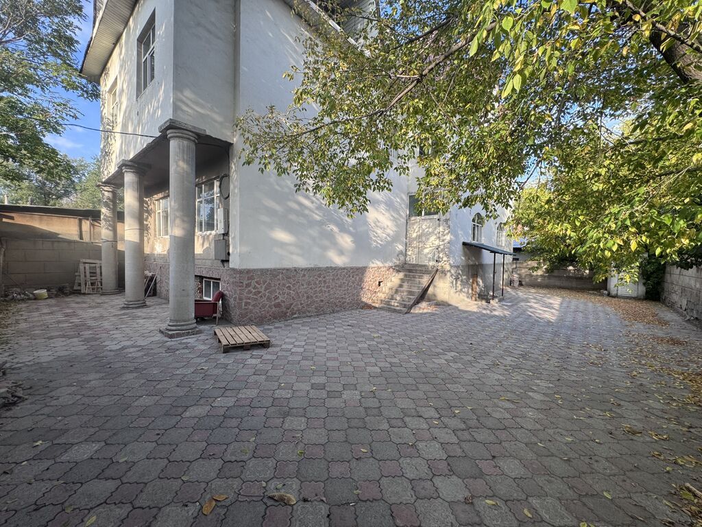 1680 м², 6 комнат и более, КНУ, Можно с животными: фото 1