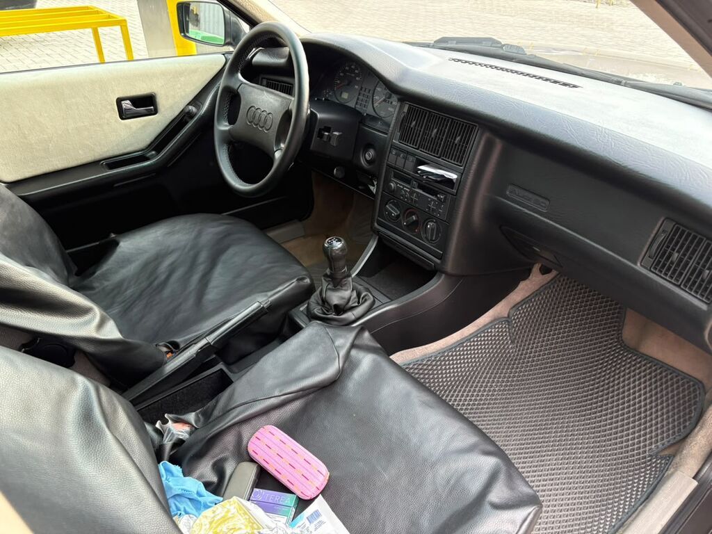 Audi 80: 1987 г., 1.8 л, Механика, Бензин, Седан: фото 8