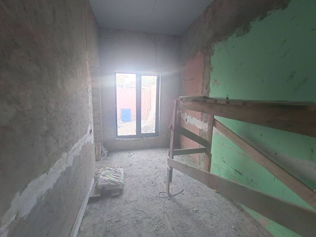 3 otaqlı, 78 kv. m, Təmirsiz