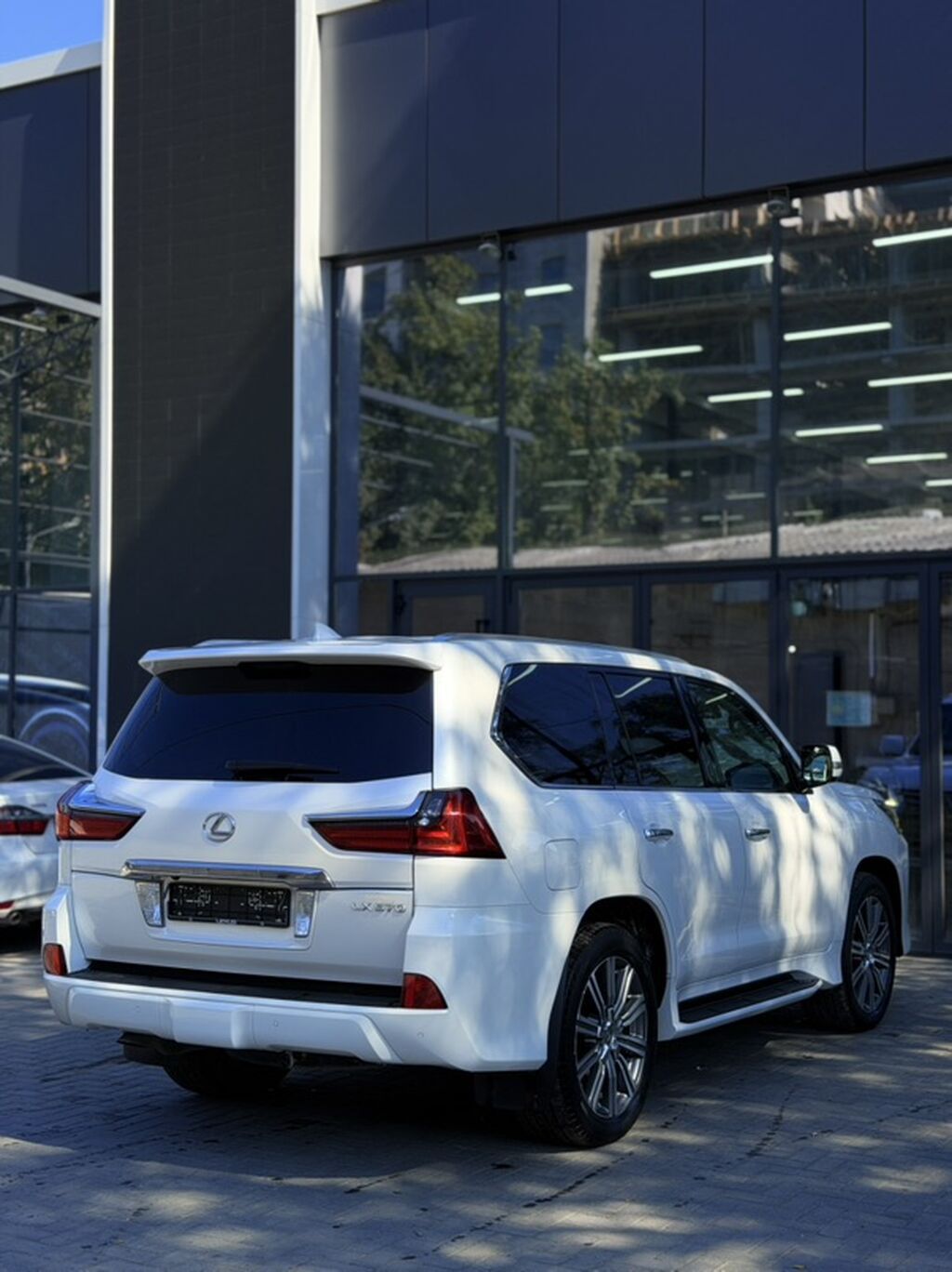 Lexus LX: 2017 г., 5.7 л, Автомат, Бензин, Внедорожник: фото 6