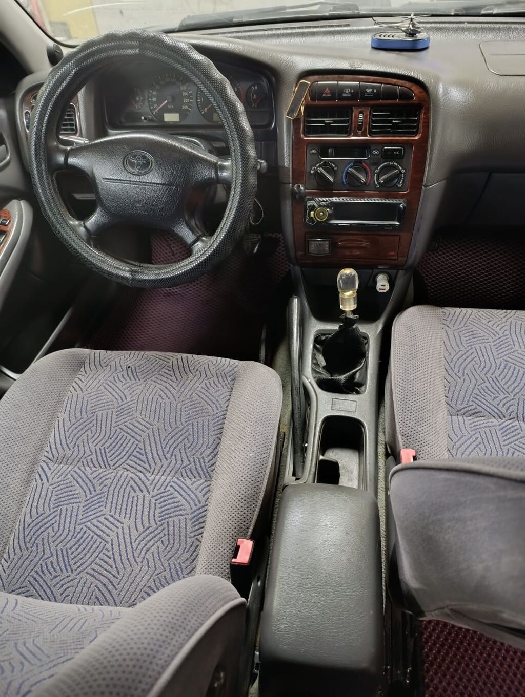 Toyota Avensis: 1998 г., 1.8 л, Механика, Бензин, Хэтчбэк: фото 4