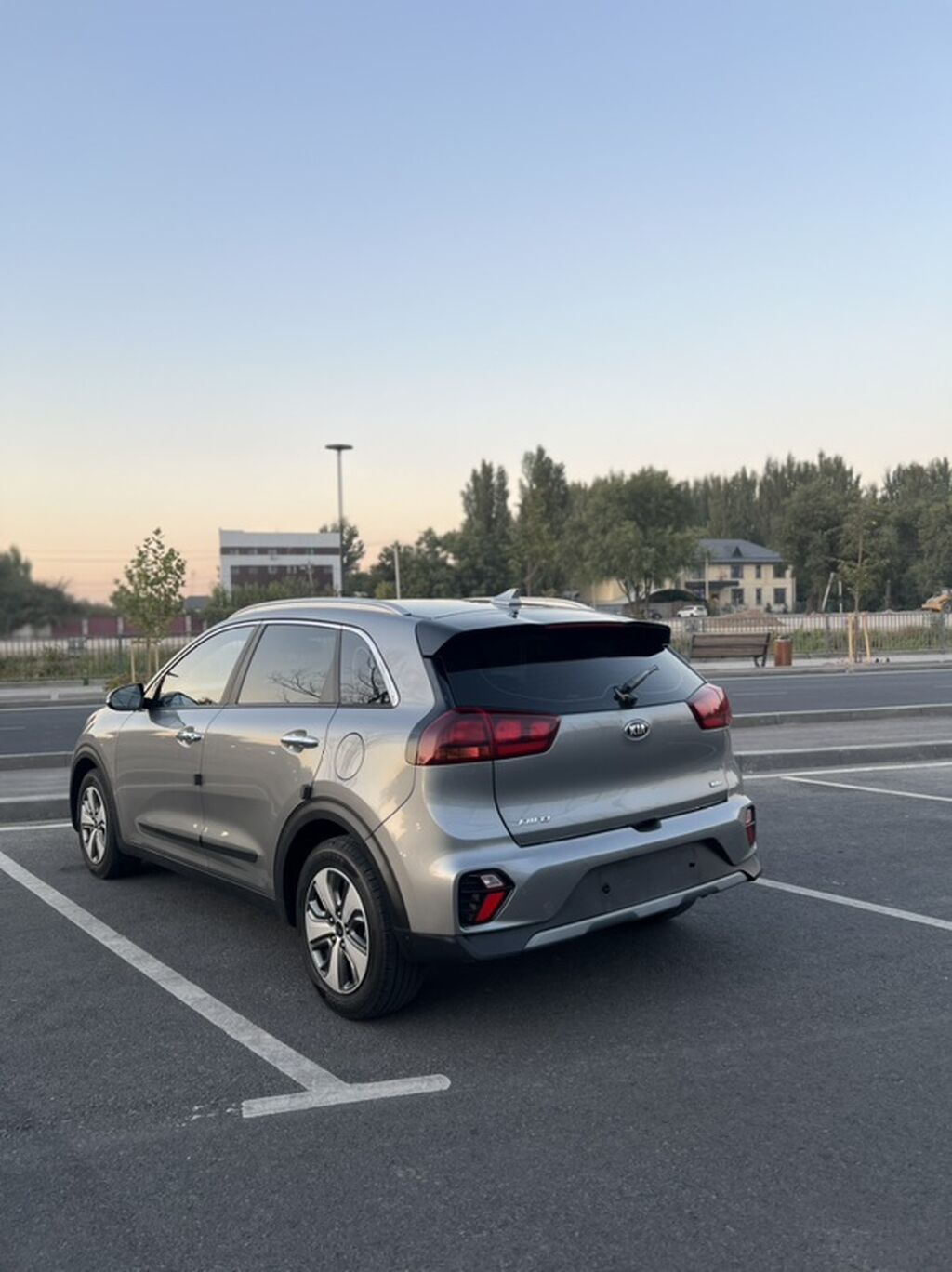Kia Niro: 2020 г., 1.6 л, Автомат, Гибрид, Кроссовер: фото 4
