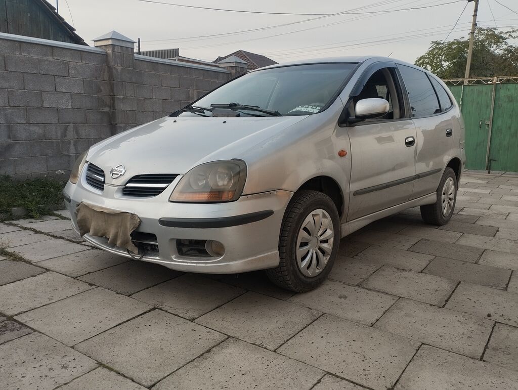 Nissan Almera Tino: 2001 г., 1.8 л, Механика, Газ, Хэтчбэк — фото 2