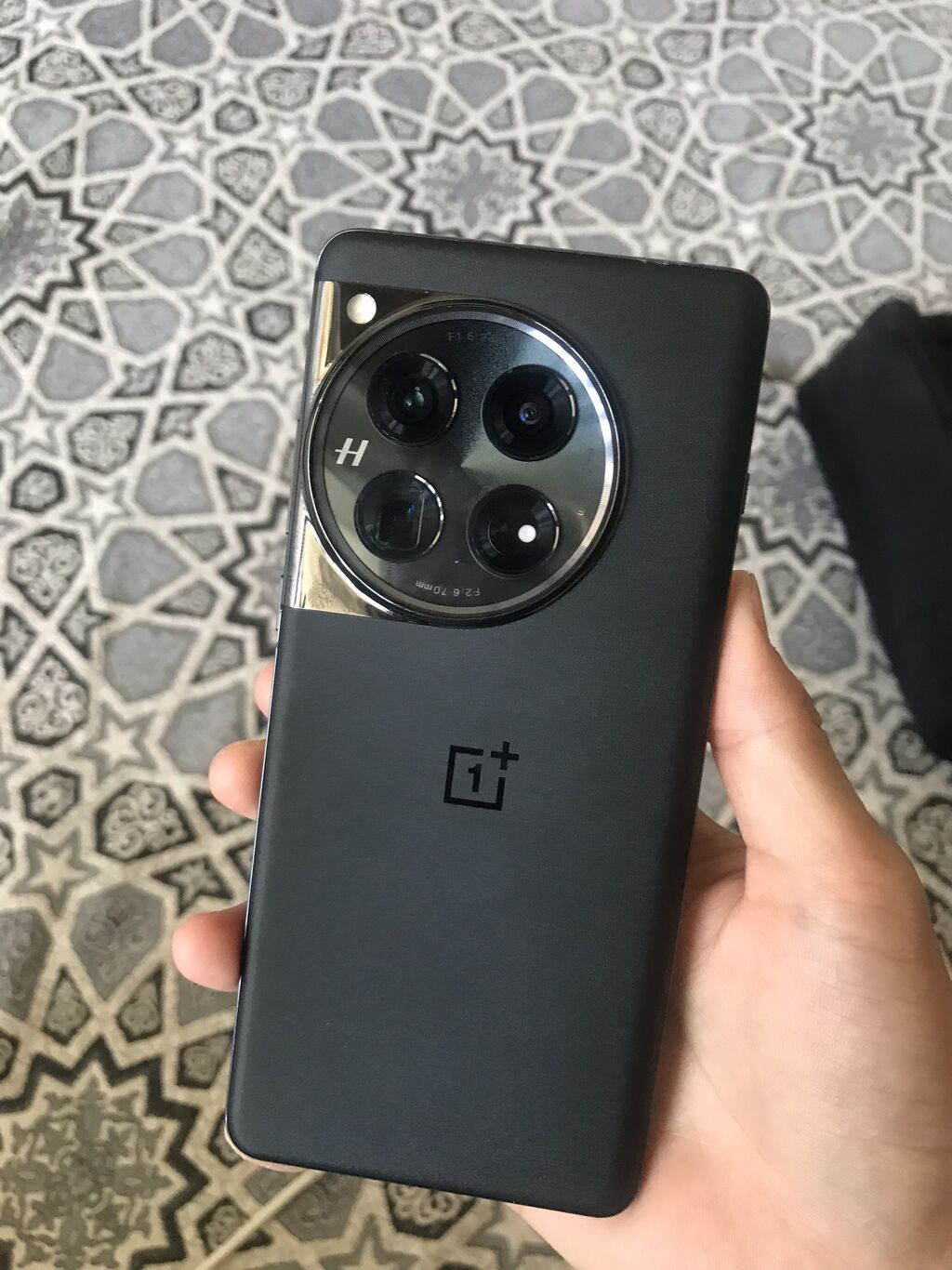 OnePlus 12, Б/у, 256 ГБ, цвет - Черный, 2 SIM: фото 1