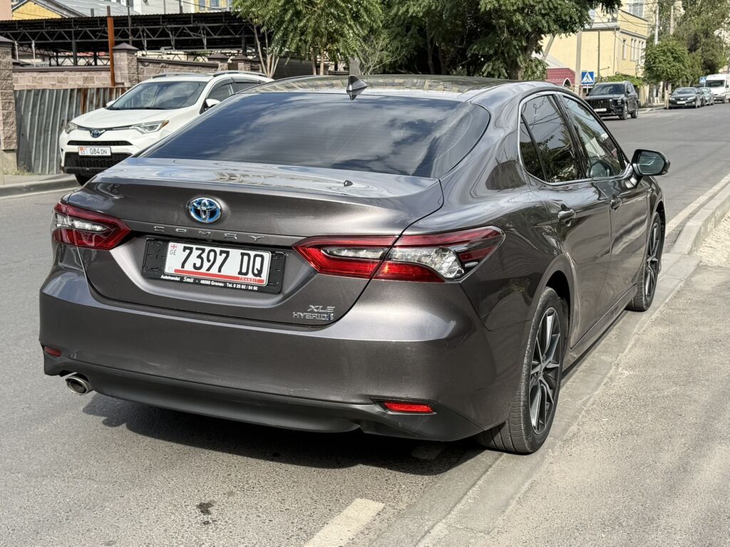 Toyota Camry: 2021 г., 2.5 л, Вариатор, Гибрид, Седан: фото 5