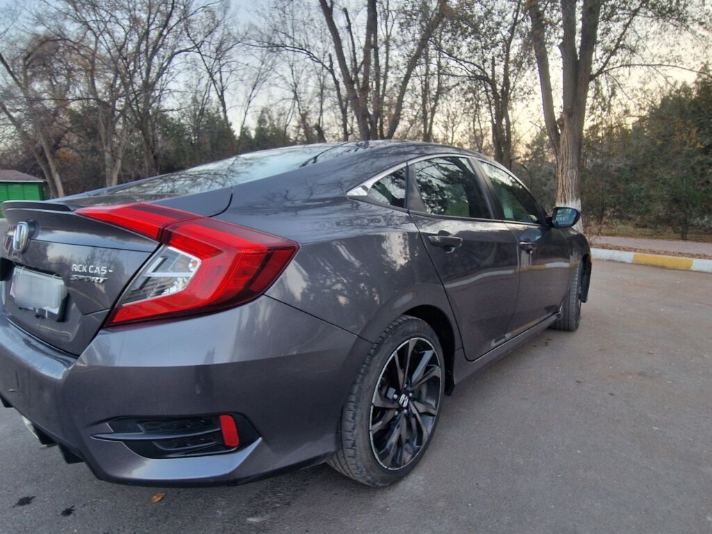 Honda Civic: 2019 г., 2 л, Вариатор, Бензин, Седан: фото 3